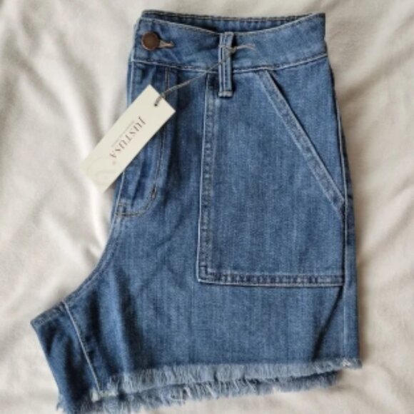 Just USA NWT Medium denim cargo pocket raw hem high rise shorts 28 - Picture 1 of 6